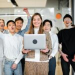 Para escalar seu negócio: De montador solo a dono de equipe, é essencial focar na otimização de processos, delegação eficaz e