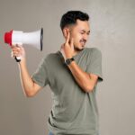 Para lidar com peças que vieram faltando na caixa, o primeiro passo é documentar o problema com fotos e vídeos. Em seguida, c