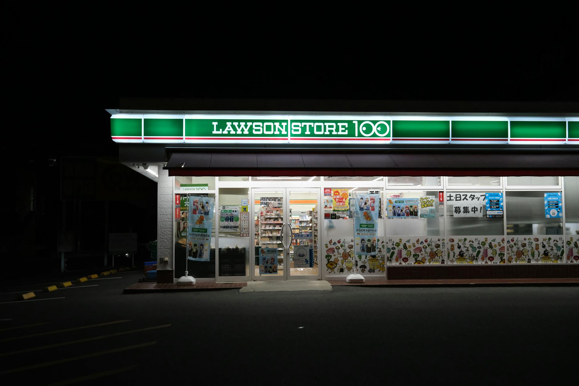 Para decidir se vale a pena contratar montadores de lojas de varejo, considere a complexidade do projeto, a necessidade de ot